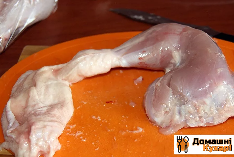 Фаршировані курячі стегенця без кістки - фото крок 1