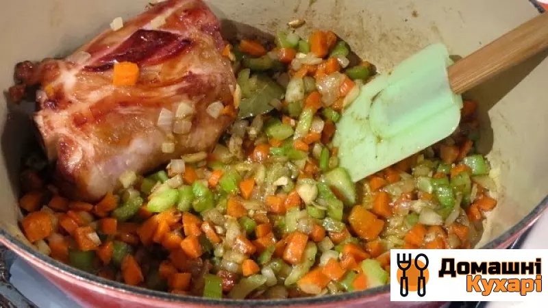 Гороховий суп зі свинячої рульки - фото крок 5
