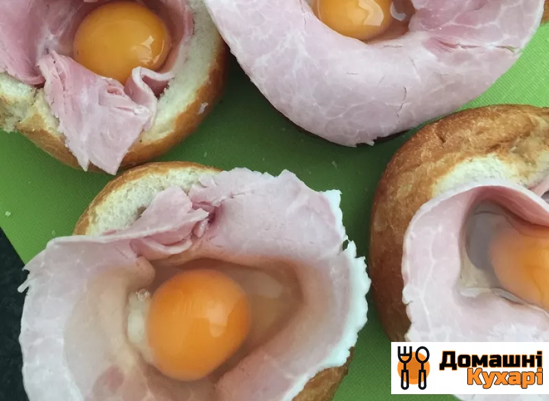 Гарячі булочки з яйцем, сиром і шинкою на сніданок - фото крок 4