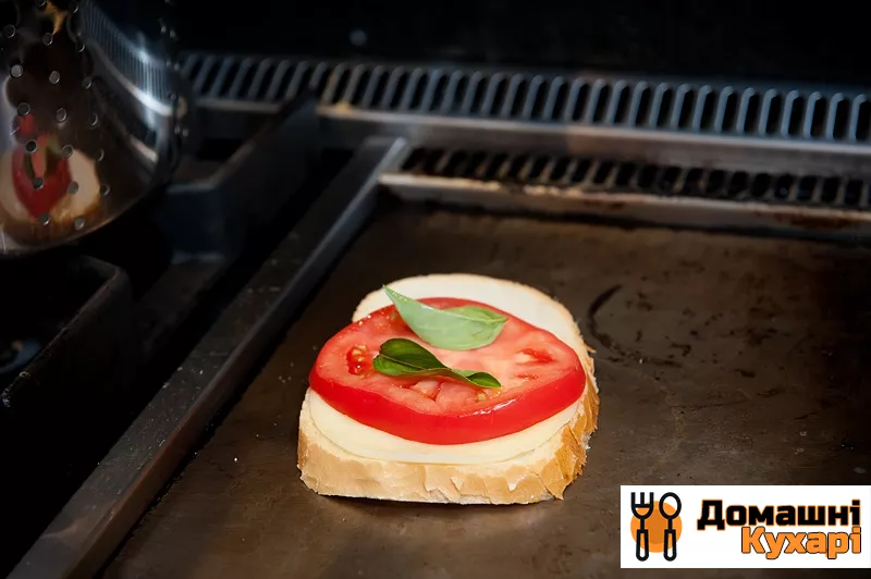 Гарячий бутерброд на сковороді - фото крок 3