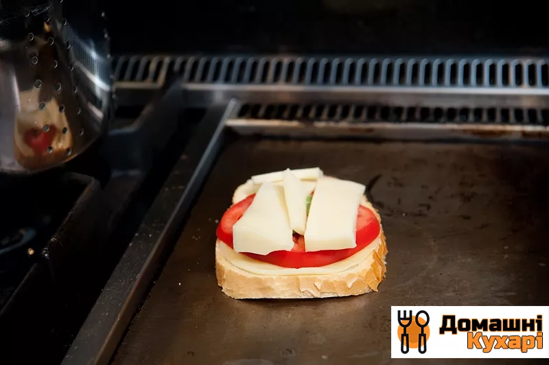 Гарячий бутерброд на сковороді - фото крок 4