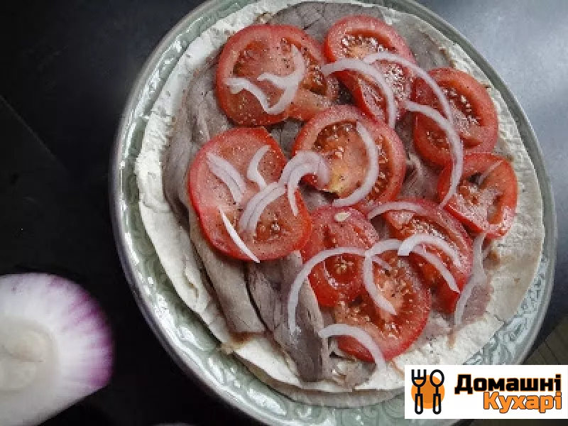 яловичина, запечена в духовці з сиром і помідорами - фото крок 4