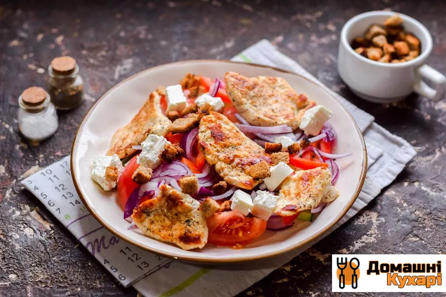 Грецький салат з сухариками і куркою - фото крок 5