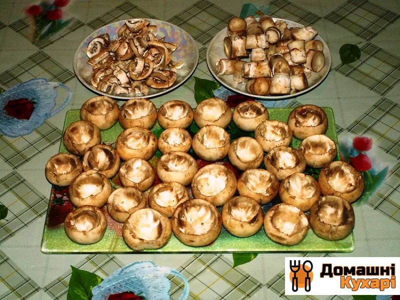 гриби, запечені з сиром в духовці - фото крок 1
