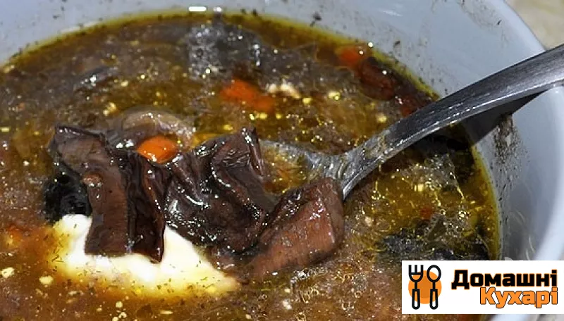 Грибний суп з сушених грибів з перловкою - фото крок 5