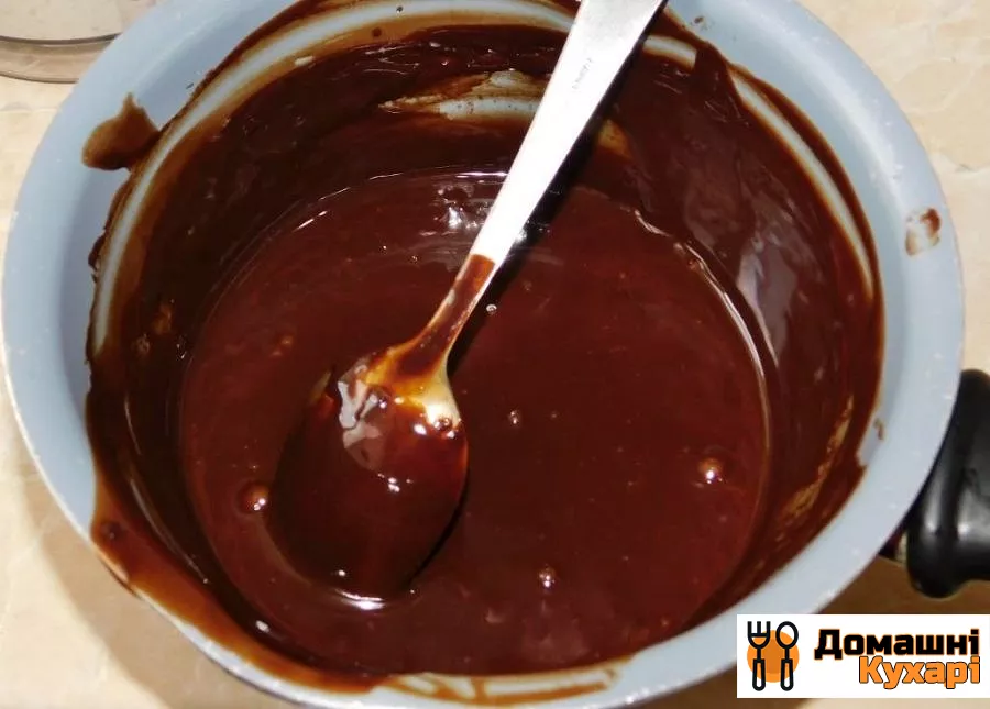 Шоколадні капкейки з шоколадною начинкою - фото крок 4