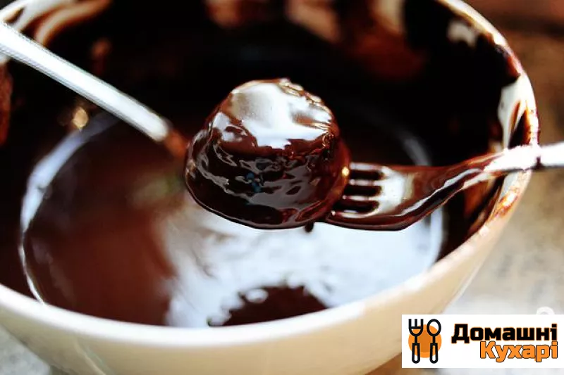 Шоколадні тістечка в вершковою глазурі - фото крок 7