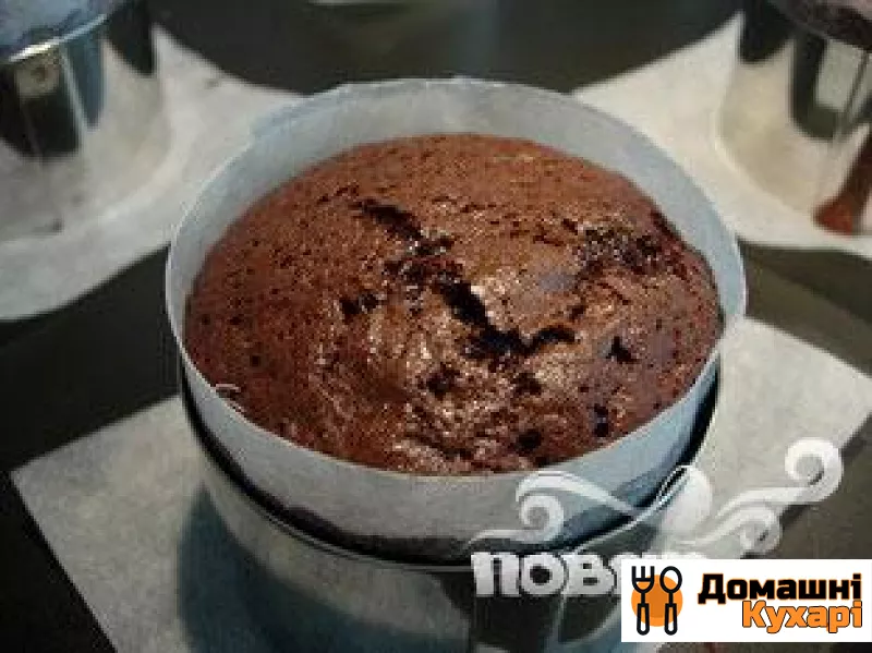 Шоколадний кекс з малиновим соусом - фото крок 6