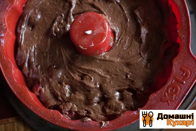Шоколадный пирог с вишней и миндалем - фото крок 7