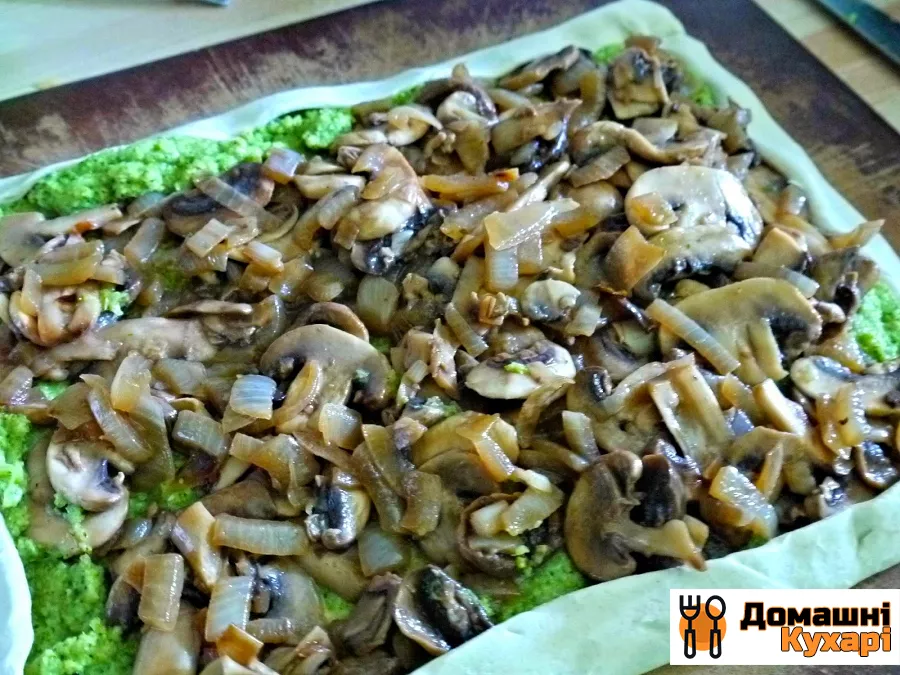 Листковий пиріг з брокколі і грибами - фото крок 6