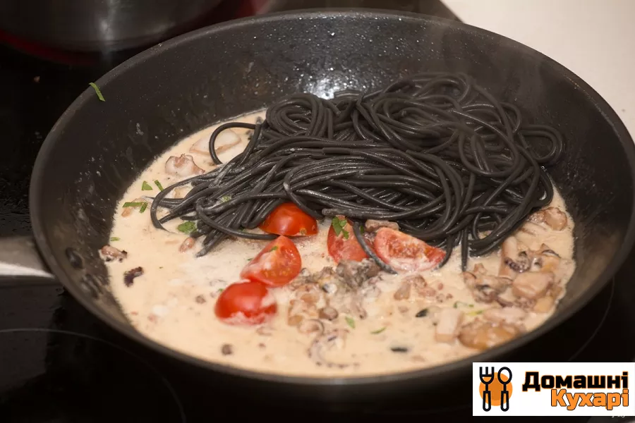 Спагеті з чорнилом каракатиці та морепродуктами - фото крок 6