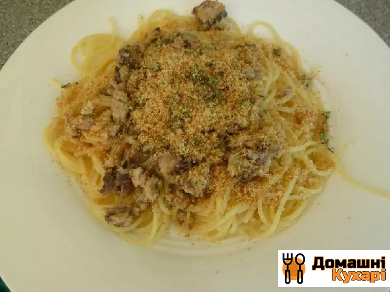 Спагеті з сардинами і сухариками - фото крок 5