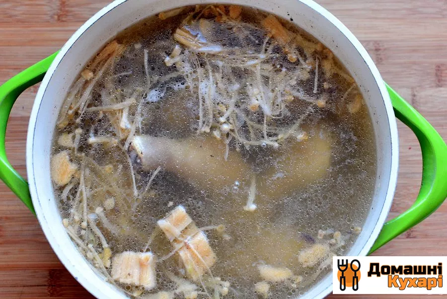 Суп-локшина з куркою і білими грибами - фото крок 4