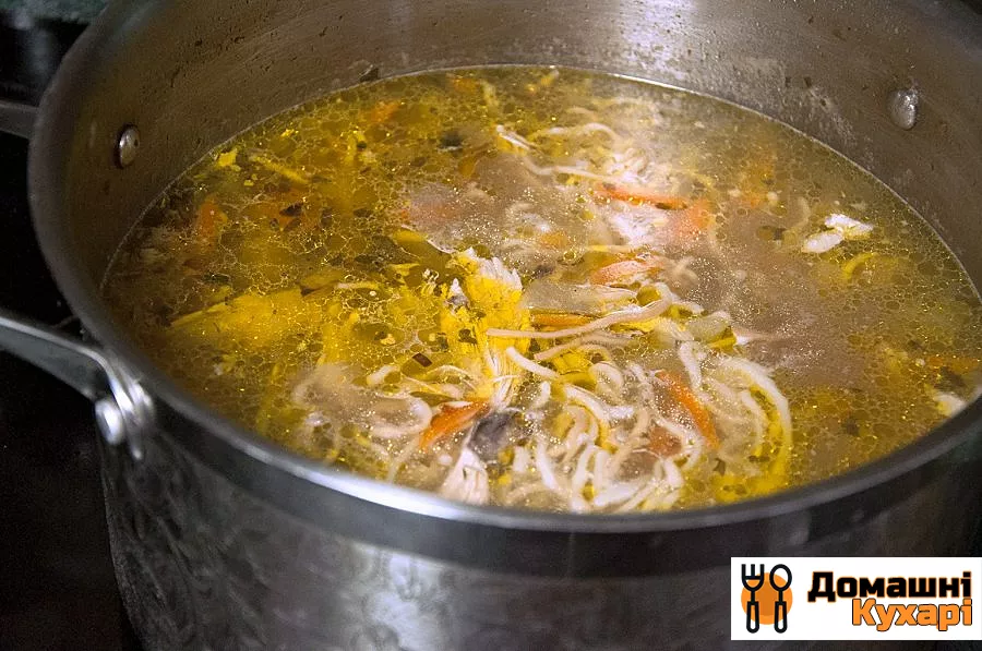 Суп з домашньою куркою і смаженої локшиною - фото крок 10