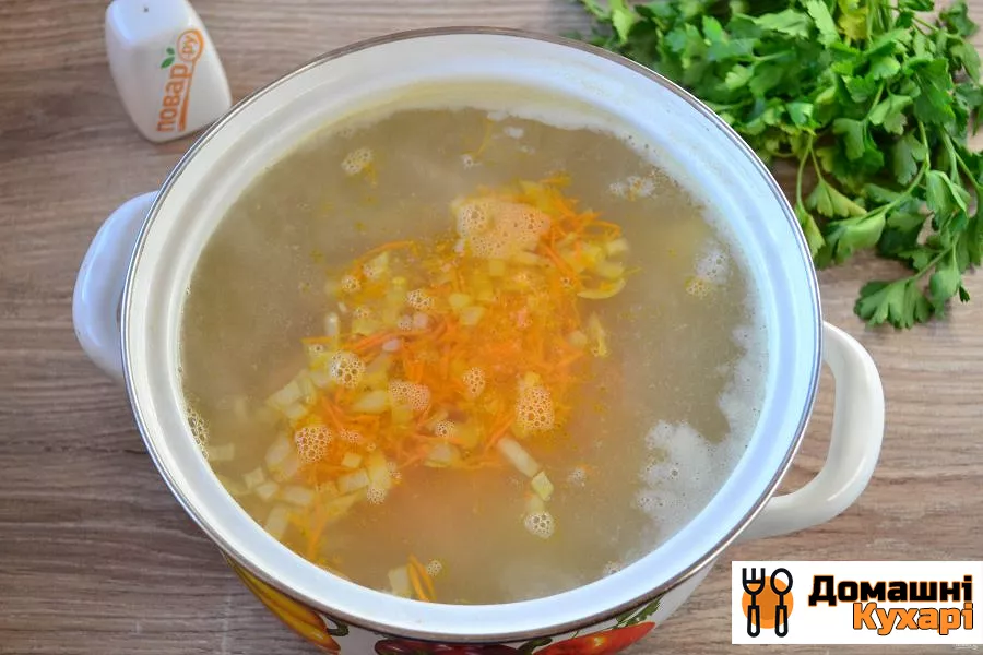 Суп з копченою куркою і плавленим сиром - фото крок 8