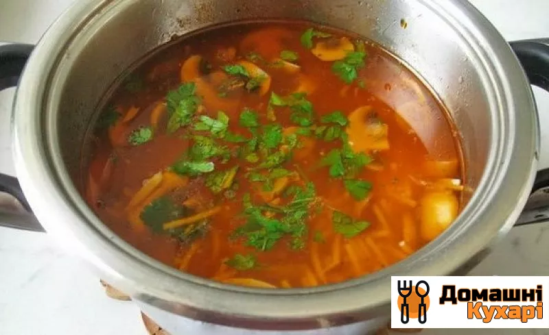 Суп з томатною пастою і локшиною - фото крок 4